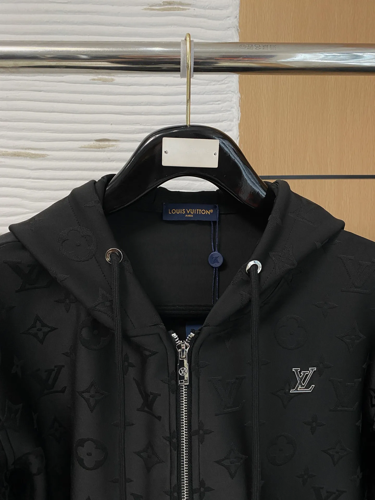 🅿️720 LV 2025 autumn and winter new counter, the same casual Tencel cotton fabric suit, breathable, comfortable and casual! Full of high-end feel! The details are exquisite and high-end, and the workmanship is impeccable! The original high-end fabric is very high-end! The fabric is crisp, anti-wrinkle and wear-resistant, warm, neat and stylish. Everyone must buy a set this autumn and winter. They must look cool and cool when wearing it. This is a model that we highly recommend! M-3XL